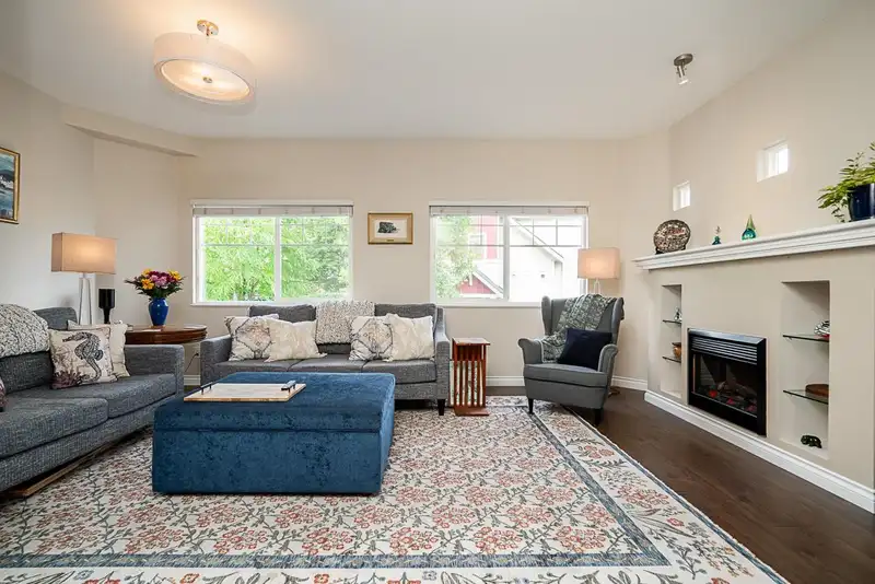 12 1108 RIVERSIDE CLOSE - photo 4 of 40