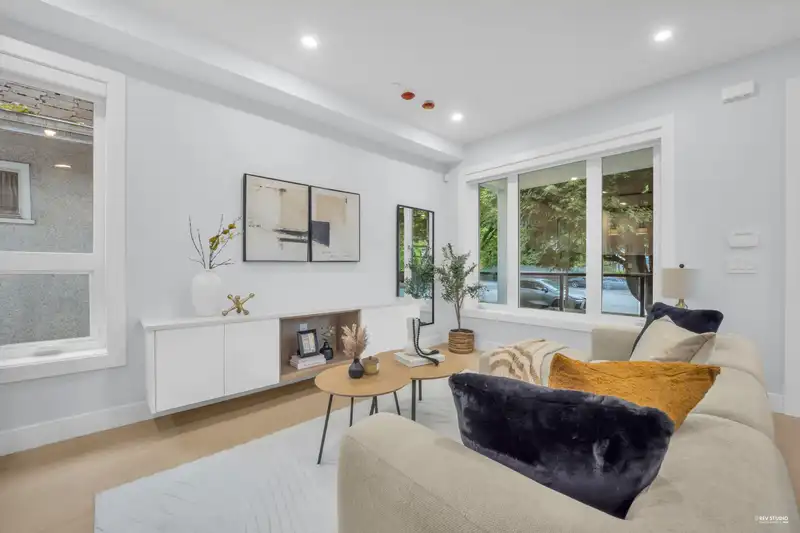 2619 MCGILL STREET - photo 4 of 33