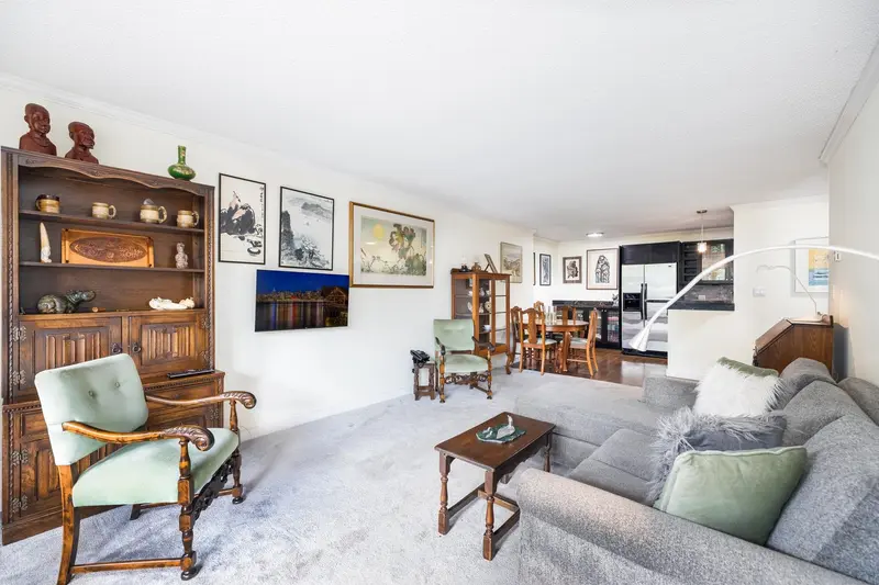 209 141 W 13TH STREET - photo 4 of 19