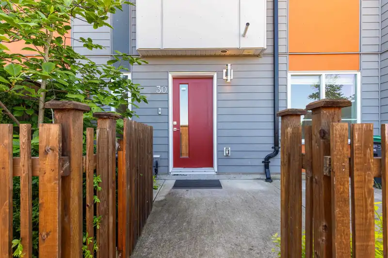 30 8140 166 STREET - photo 4 of 39