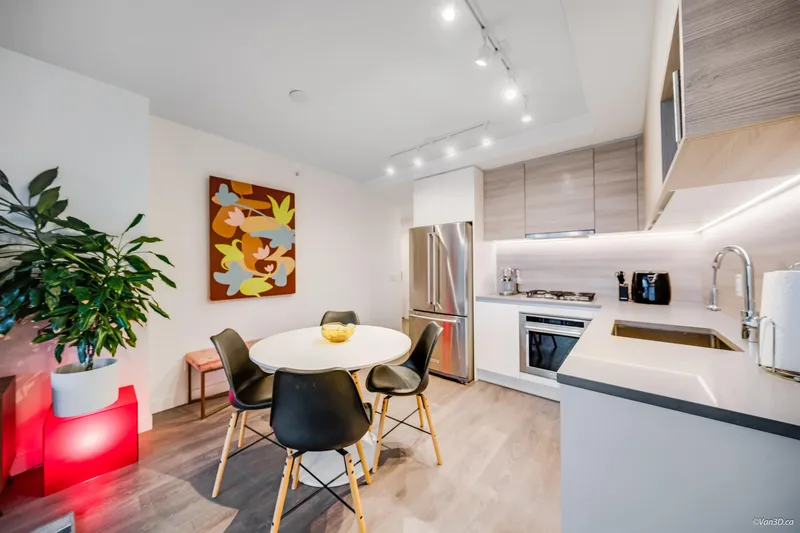 1204 525 FOSTER AVENUE - photo 2 of 23