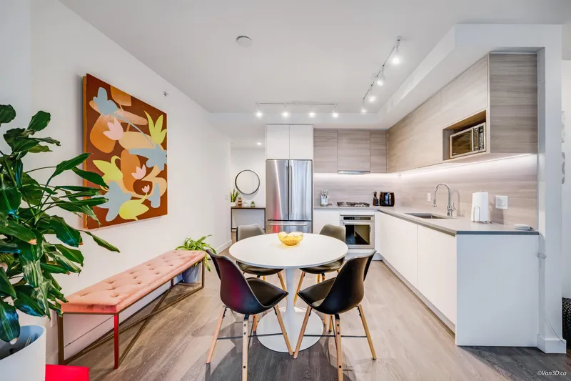 1204 525 FOSTER AVENUE - photo 3 of 23