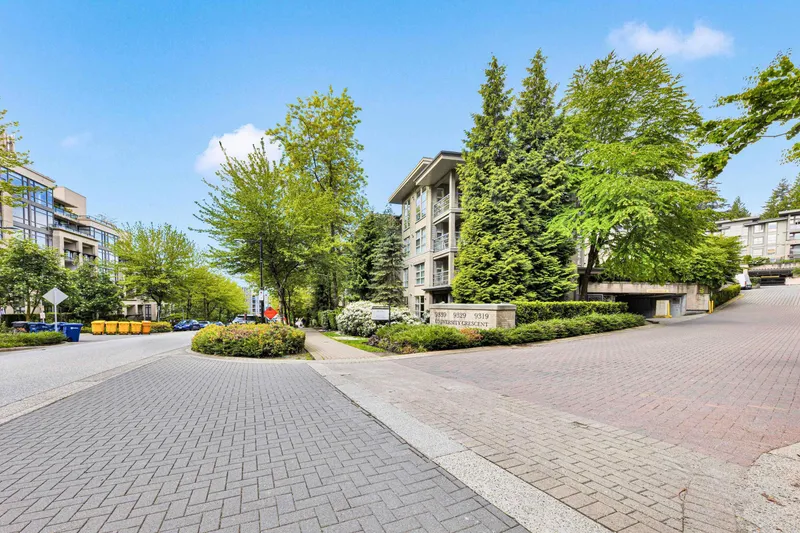 414 9339 UNIVERSITY CRESCENT - photo 2 of 23