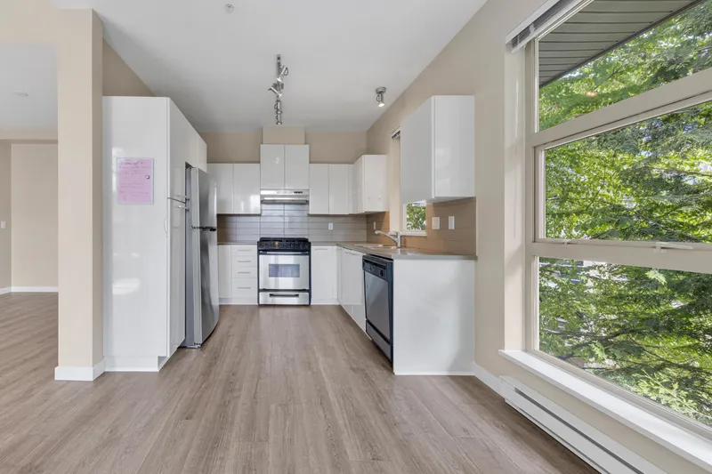 414 9339 UNIVERSITY CRESCENT - photo 3 of 23