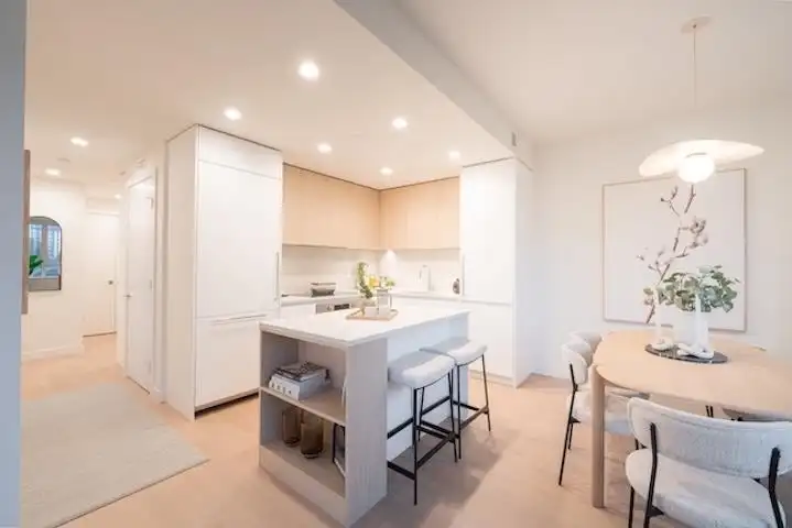 205 585 KEMSLEY AVENUE - photo 1 of 23