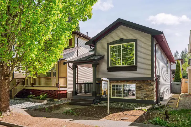 10086 243 STREET - photo 2 of 40