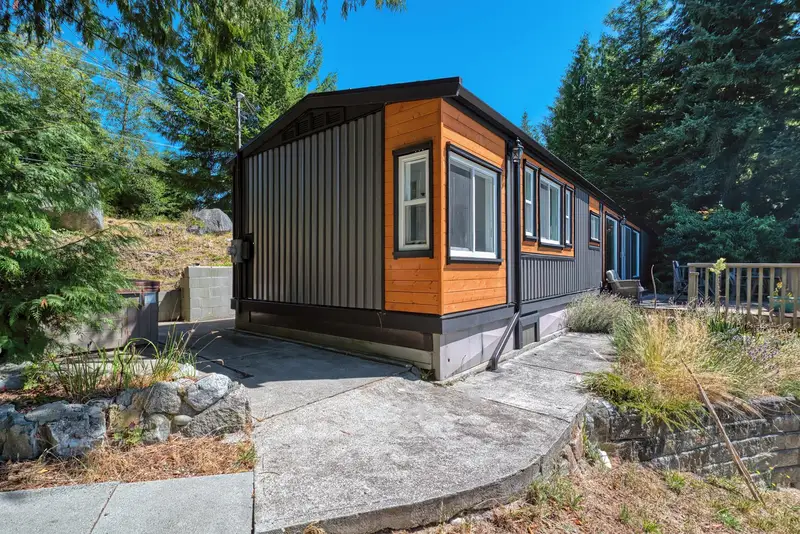 7949 REDROOFFS ROAD - photo 3 of 25