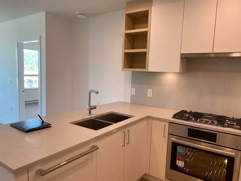 604 723 GROVER AVENUE - photo 3 of 35