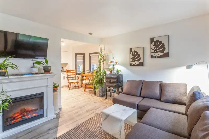11511 96 AVENUE - photo 2 of 21