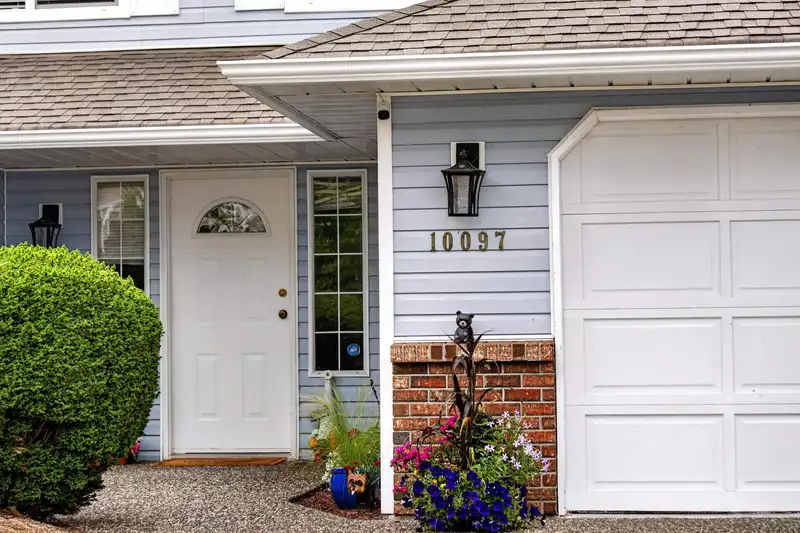 10097 BEAVER CRESCENT - photo 2 of 40