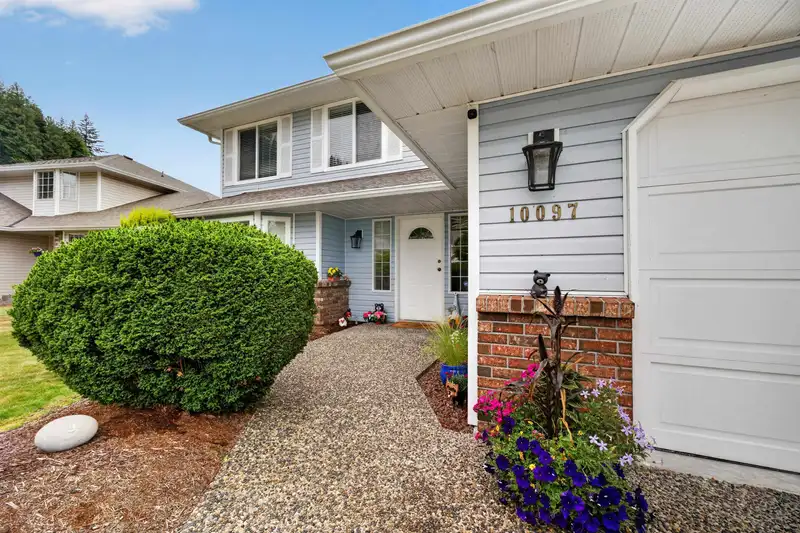10097 BEAVER CRESCENT - photo 3 of 40
