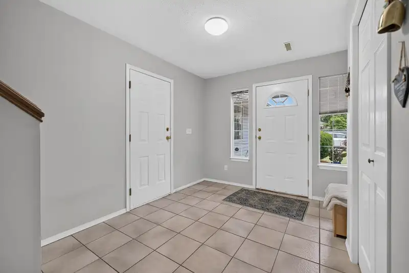 10097 BEAVER CRESCENT - photo 4 of 40