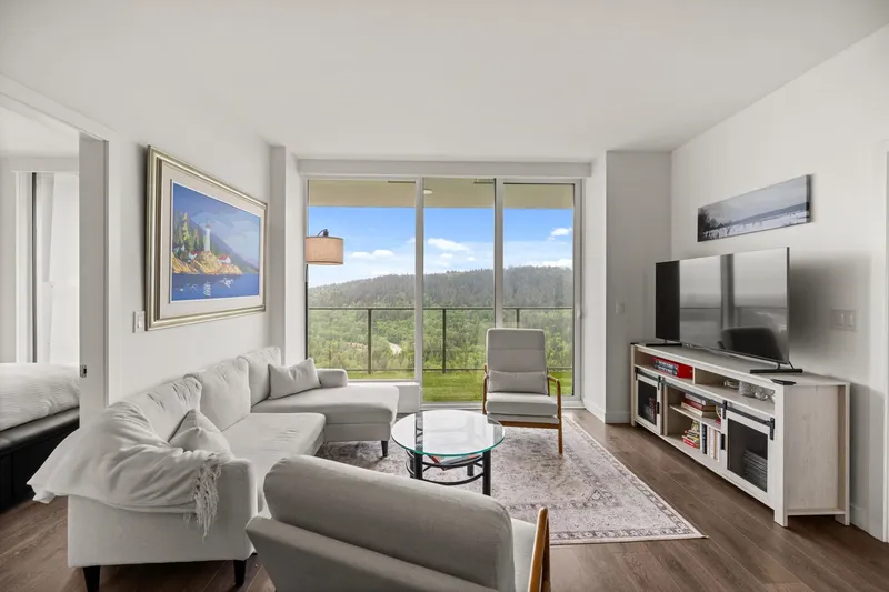 4102 567 CLARKE ROAD - photo 1 of 25