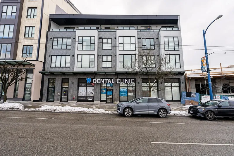 406 3050 KINGSWAY - photo 1 of 25