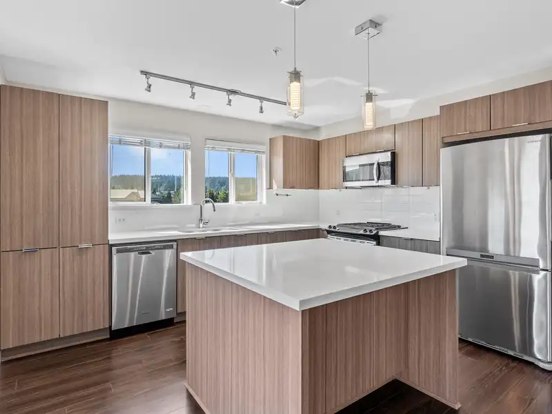 319 3323 151 STREET - photo 2 of 11
