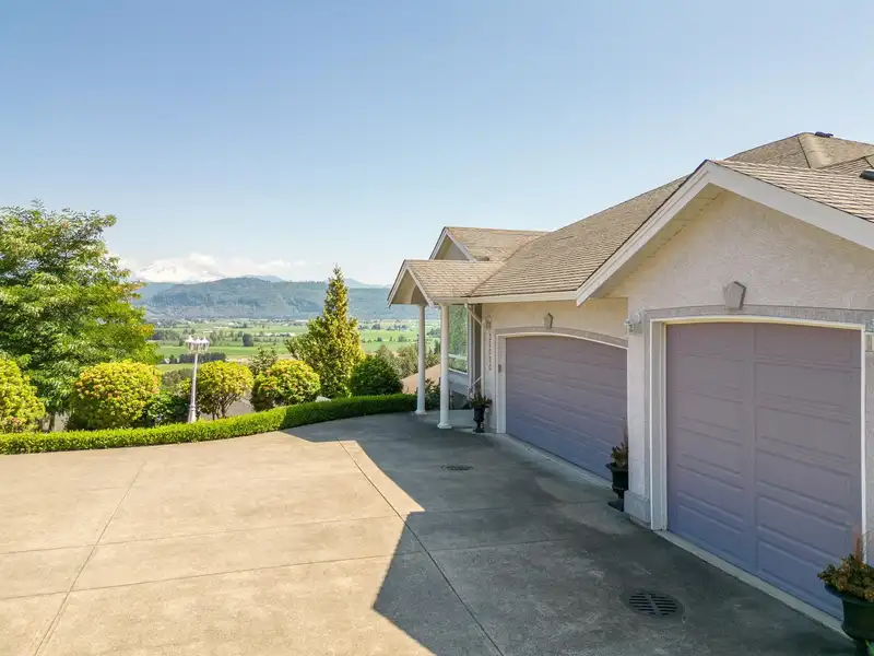 36020 SPYGLASS COURT - photo 2 of 40