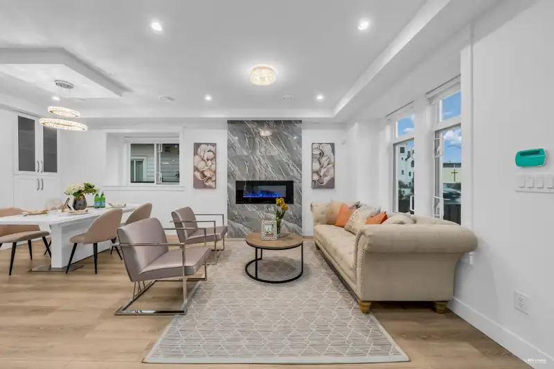 4267 PARKER STREET - photo 4 of 33