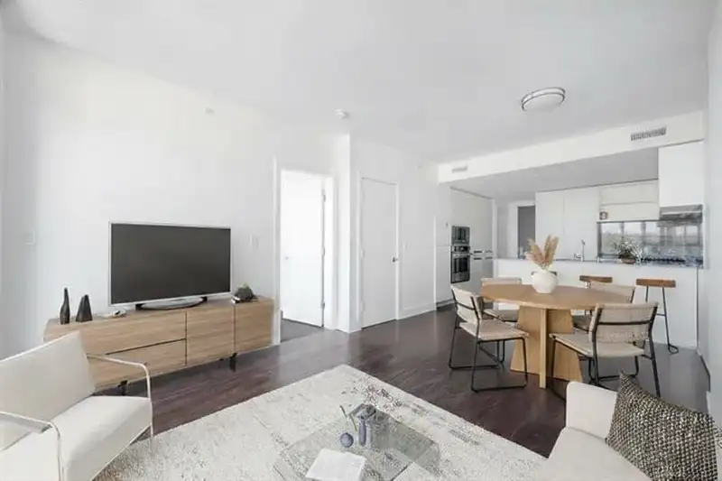 1305 450 WESTVIEW STREET - photo 3 of 19