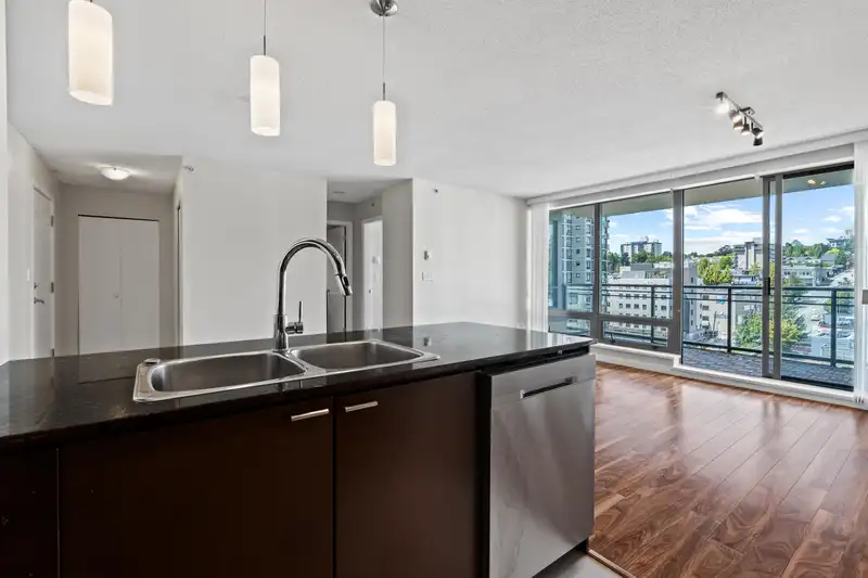 1408 39 SIXTH STREET - photo 2 of 22