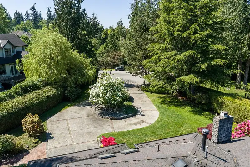 3892 155 STREET - photo 4 of 40