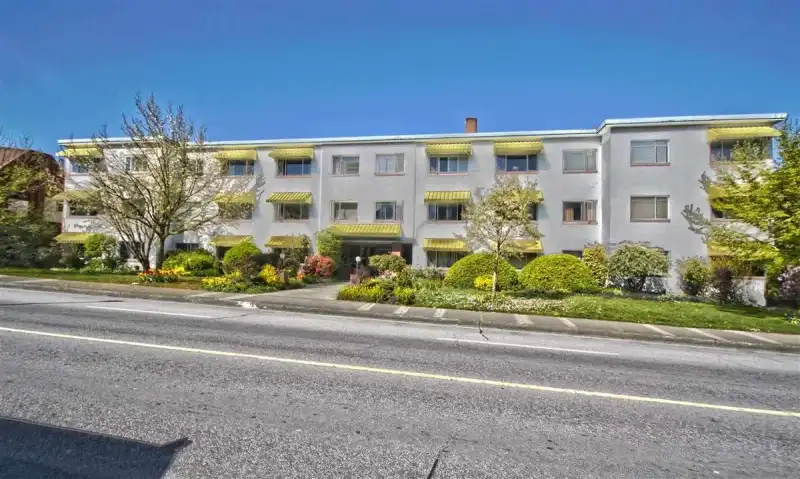 211 2469 CORNWALL AVENUE - photo 1 of 2