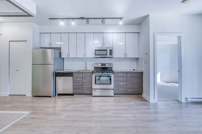 308 3688 INVERNESS STREET - photo 3 of 12