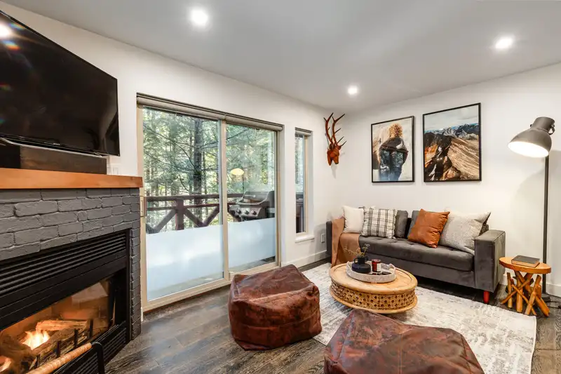 113 3070 HILLCREST DRIVE - photo 2 of 15
