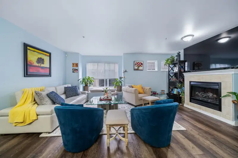 95 12040 68 AVENUE - photo 1 of 30
