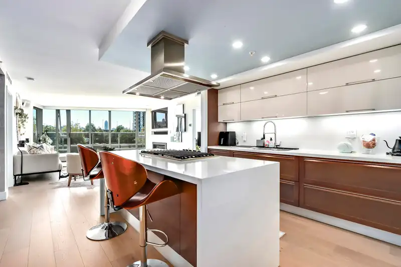 303 8 SMITHE MEWS - photo 1 of 30