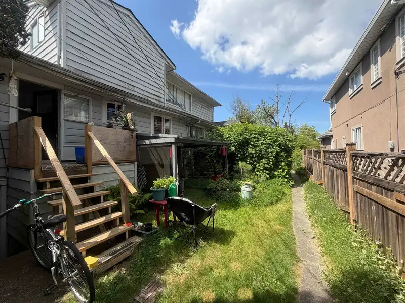 495 W 39TH AVENUE - photo 3 of 5