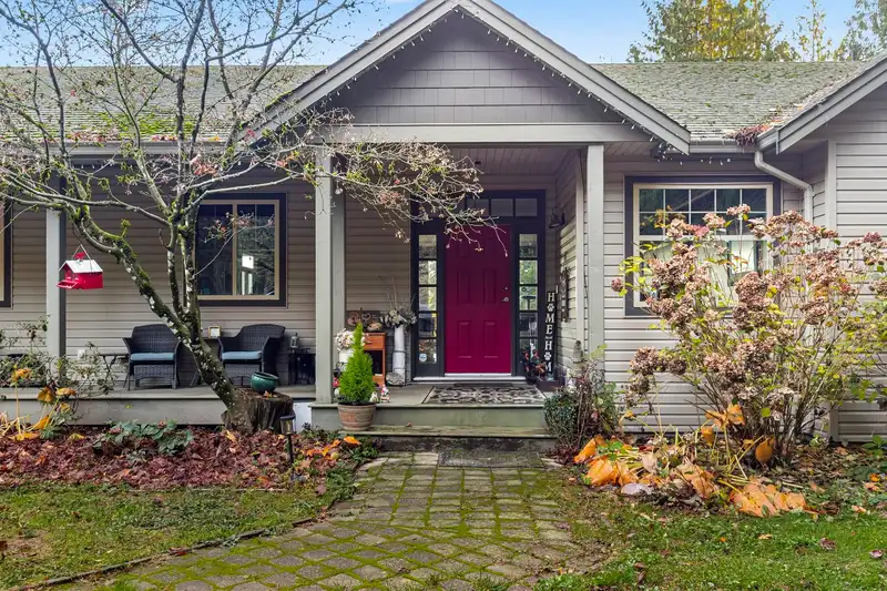 31730 VIEWCREST AVENUE - photo 4 of 40