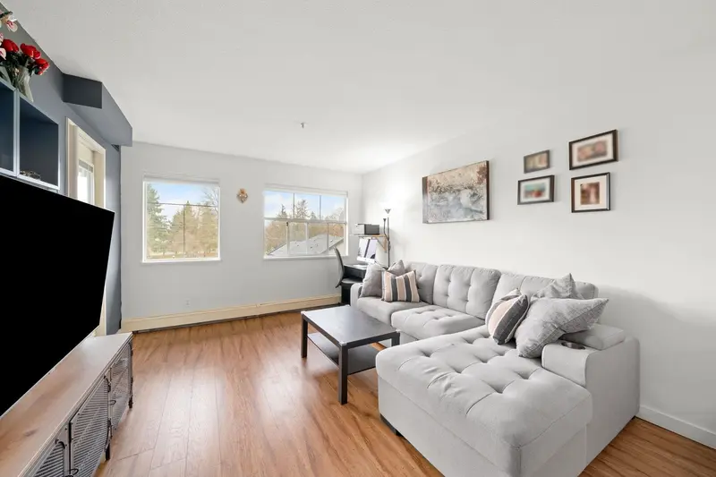 402 20561 113 AVENUE - photo 3 of 24