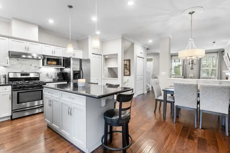 7015 179A STREET - photo 3 of 40