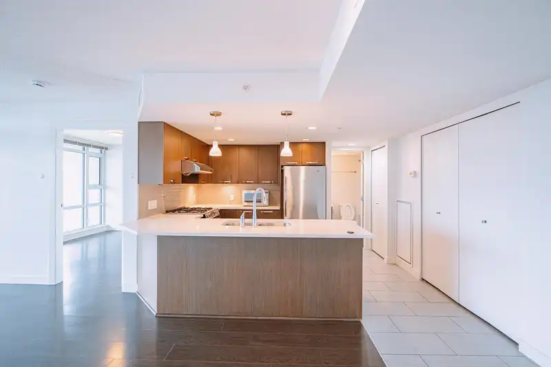 1210 6888 COONEY ROAD - photo 3 of 26