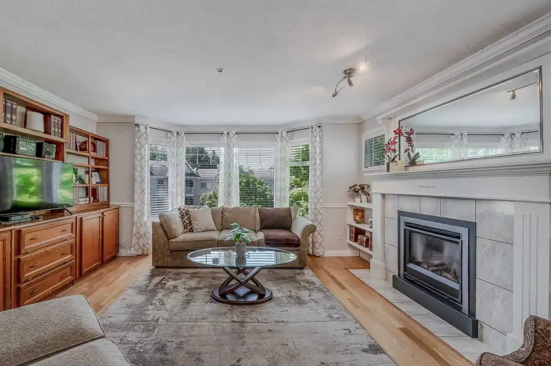 305 20894 57 AVENUE - photo 2 of 25