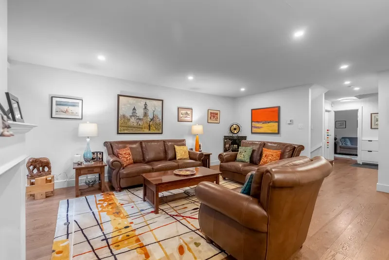 3993 PARKWAY DRIVE - photo 4 of 25