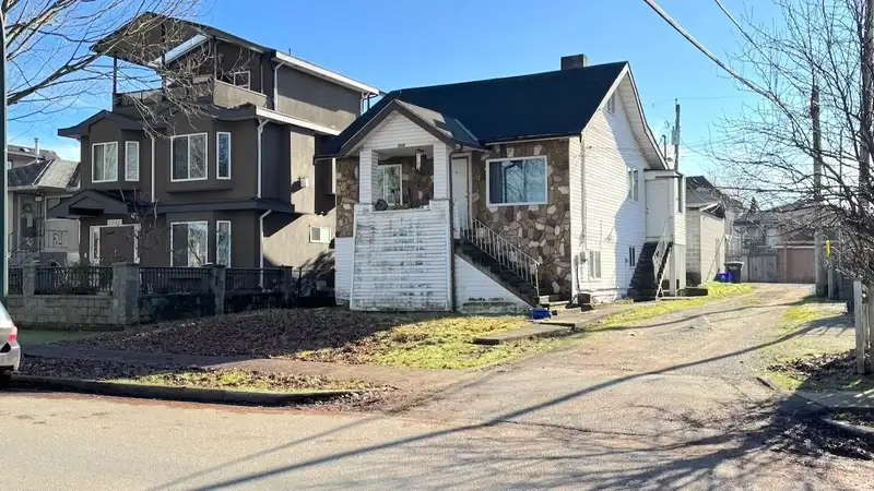 3006 E 25TH AVENUE - photo 1 of 16