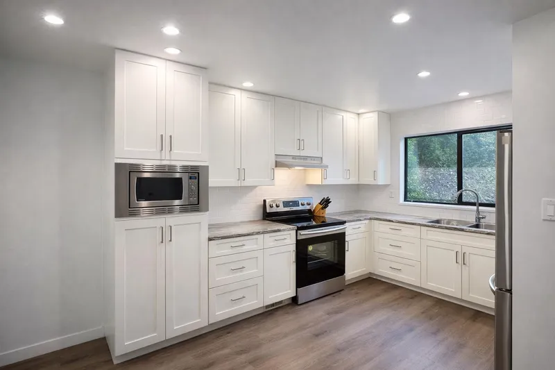 106 511 GATENSBURY STREET - photo 1 of 25