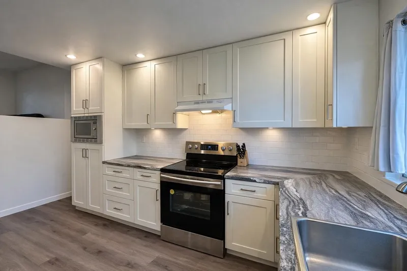 106 511 GATENSBURY STREET - photo 3 of 25