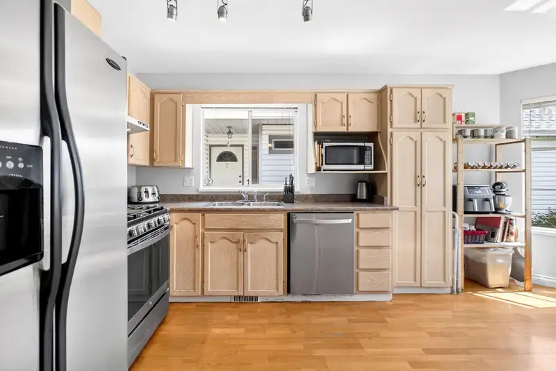 20673 W RIVER ROAD - photo 4 of 40