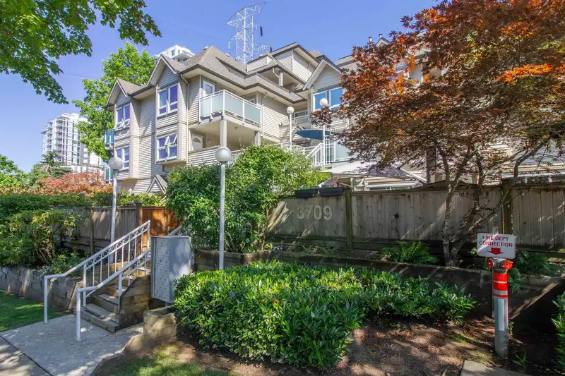205 3709 PENDER STREET - photo 2 of 25