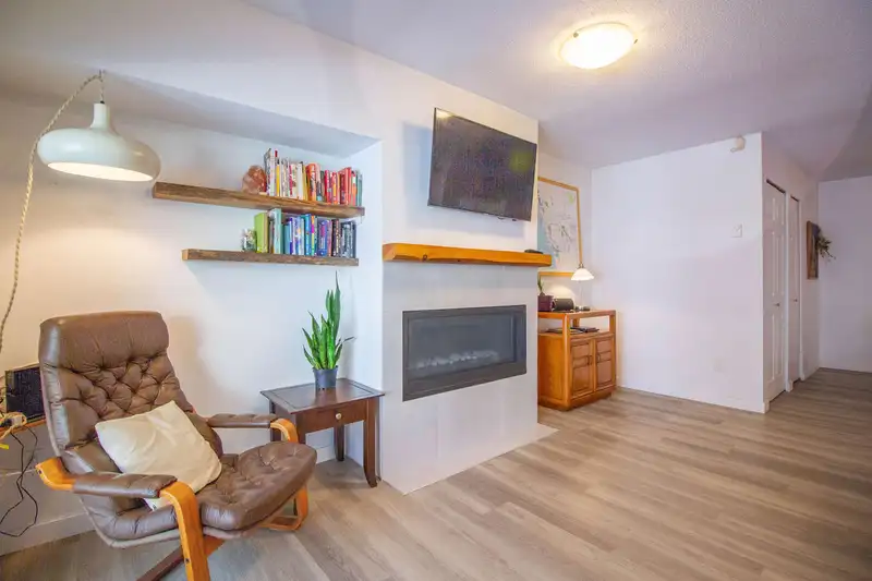 205 3709 PENDER STREET - photo 3 of 25