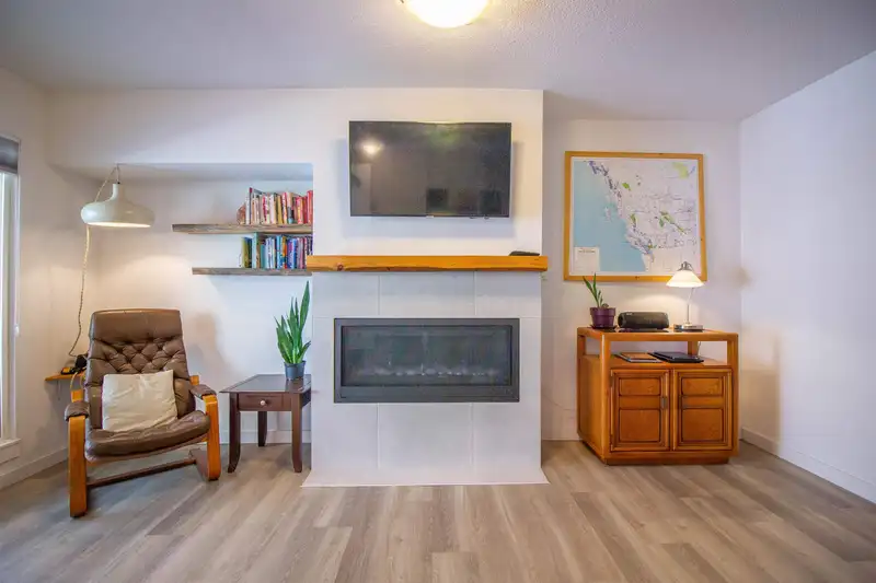 205 3709 PENDER STREET - photo 4 of 25