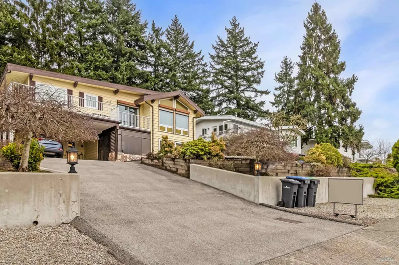 935 LONDON PLACE - photo 2 of 25