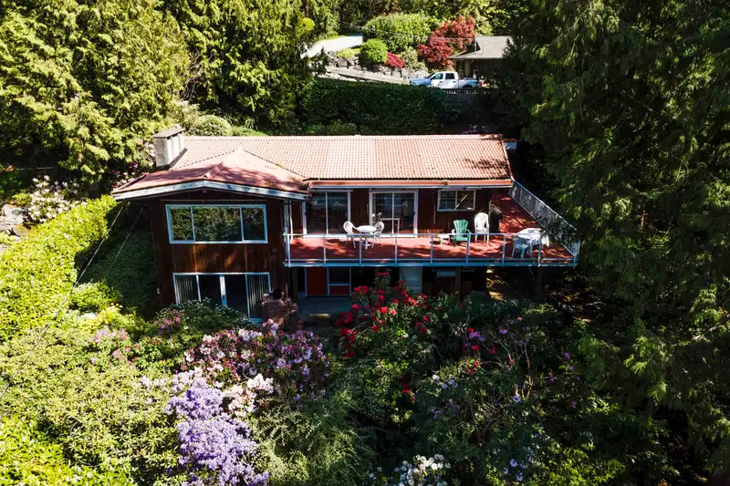 90 OCEANVIEW ROAD - photo 1 of 40