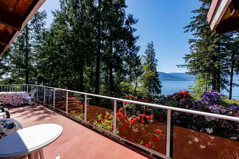 90 OCEANVIEW ROAD - photo 3 of 40