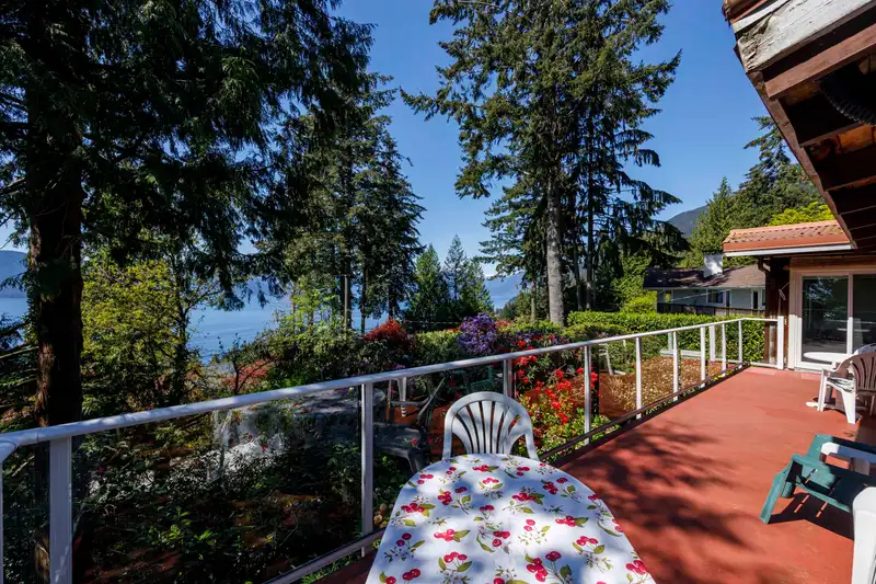 90 OCEANVIEW ROAD - photo 4 of 40