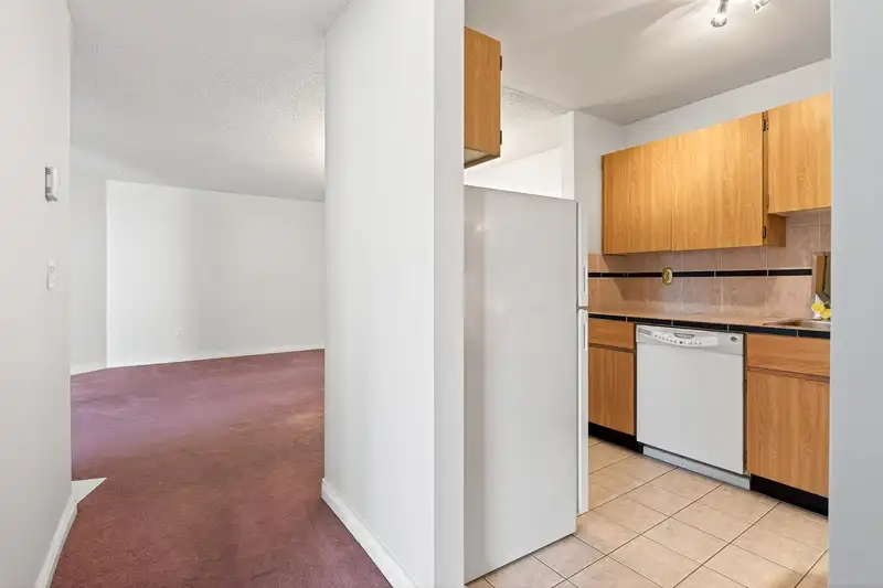 305 615 NORTH ROAD - photo 3 of 30