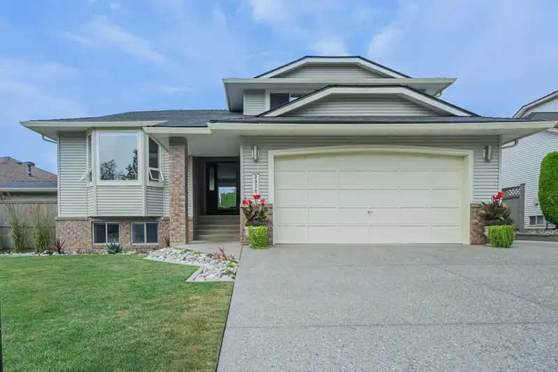 2978 SOUTHERN CRESCENT - photo 1 of 40
