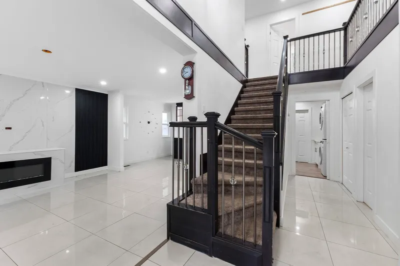 6138 134A STREET - photo 4 of 25